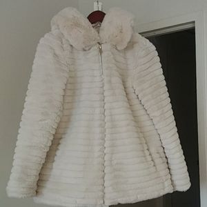 Super warm gorgeous coat for a cold winter